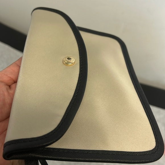 MICHAEL KORS SPORT/CASUAL NYLON WATER RESISTANT BEIGE WRISTLET CLUTCH NWOT - Picture 12 of 16